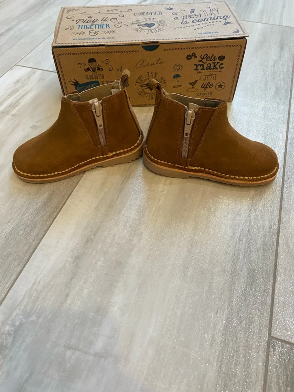 NWT Cienta Classic Tan Brown Suede Leather Zip-Up Round Toe Boot toddler 6